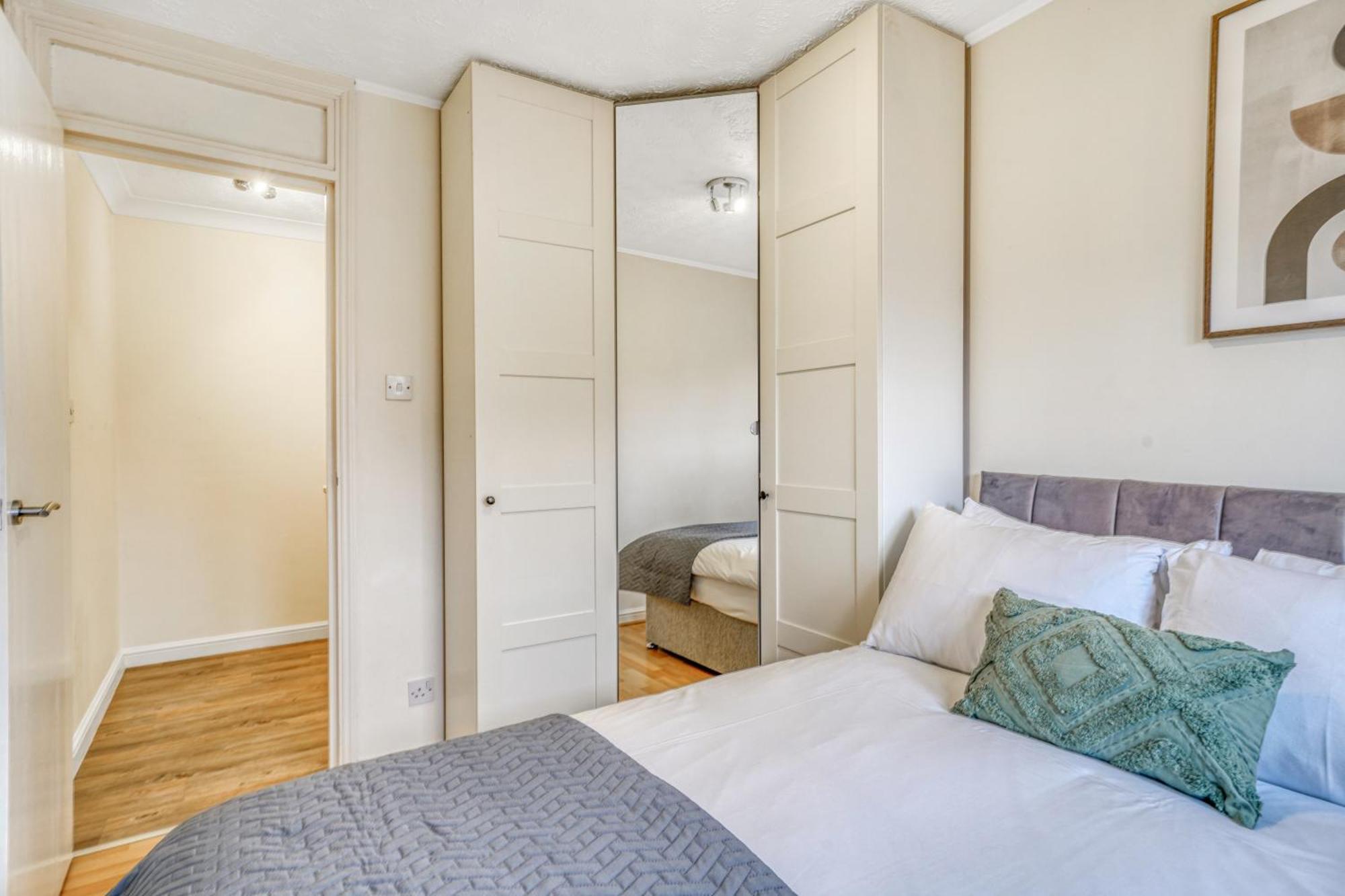 Executive 4 Bedroom Town House In Canada Water Free Wifi & Parking By City Stay Aparts London Eksteriør billede